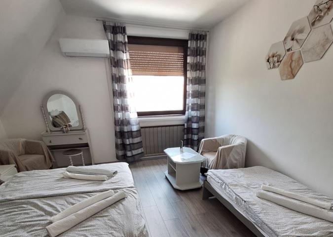 Пансион Aniiza Apartman