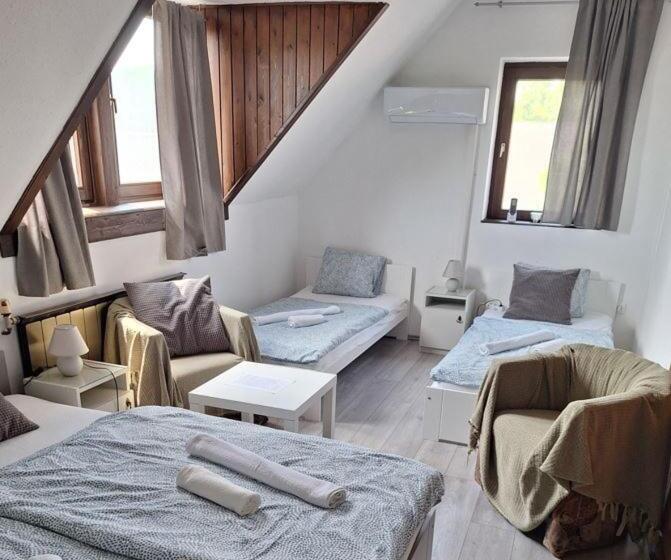 Пансион Aniiza Apartman