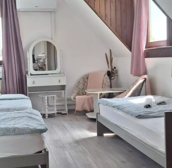 ペンション Aniiza Apartman