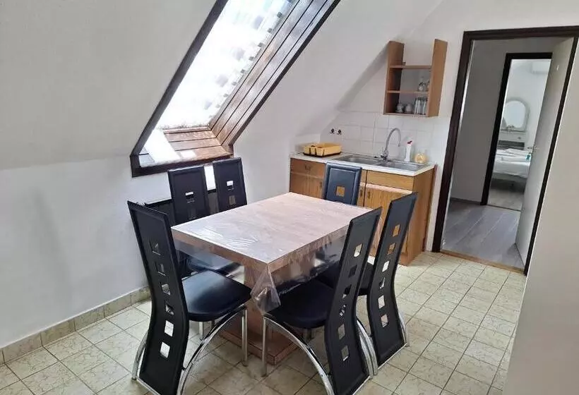 ペンション Aniiza Apartman