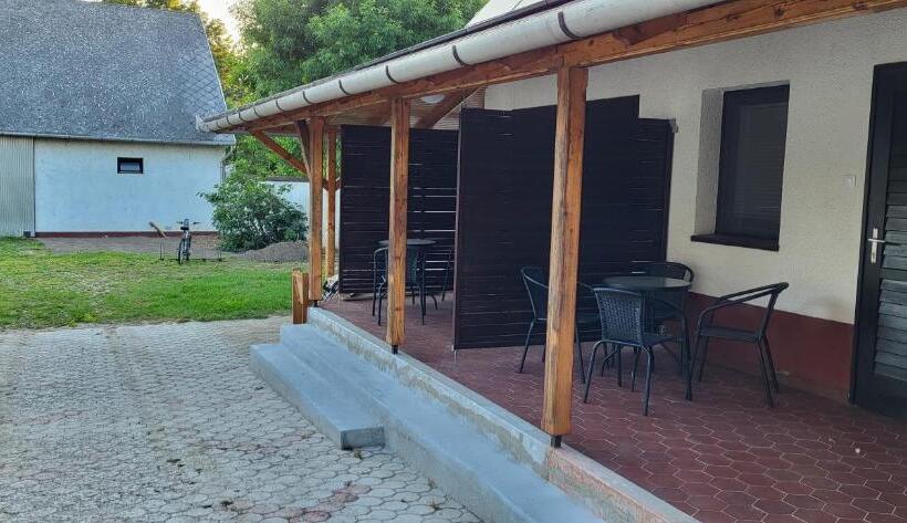 Пансион Aniiza Apartman