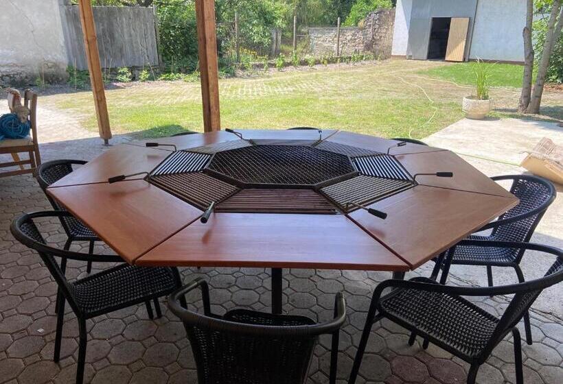 Пансион Aniiza Apartman