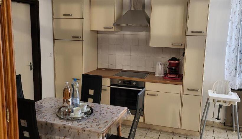 Пансион Aniiza Apartman