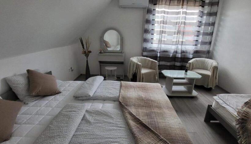 Пансион Aniiza Apartman