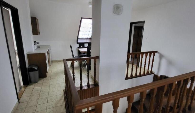 Пансион Aniiza Apartman