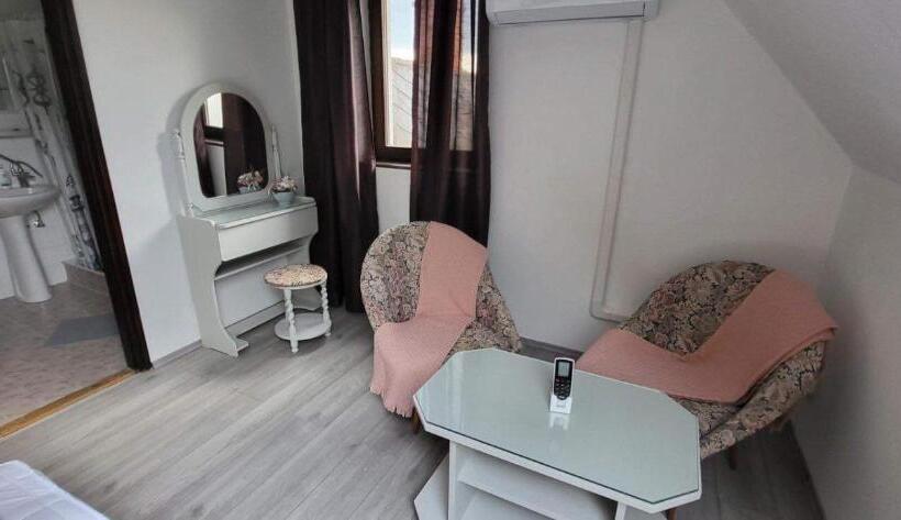 Пансион Aniiza Apartman