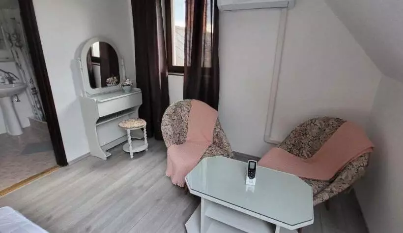 ペンション Aniiza Apartman
