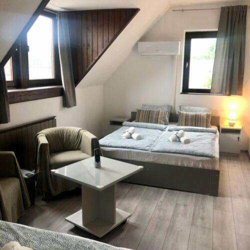 Пансион Aniiza Apartman