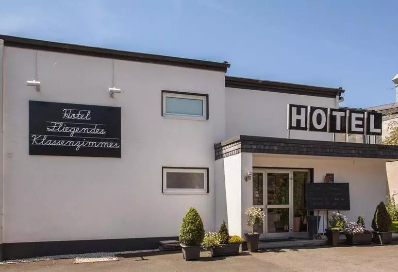 Hotelli Gästehaus Fliegendes Klassenzimmer