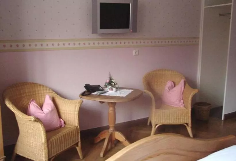 Hotelli Gasthaus & Weingut Zum Stern