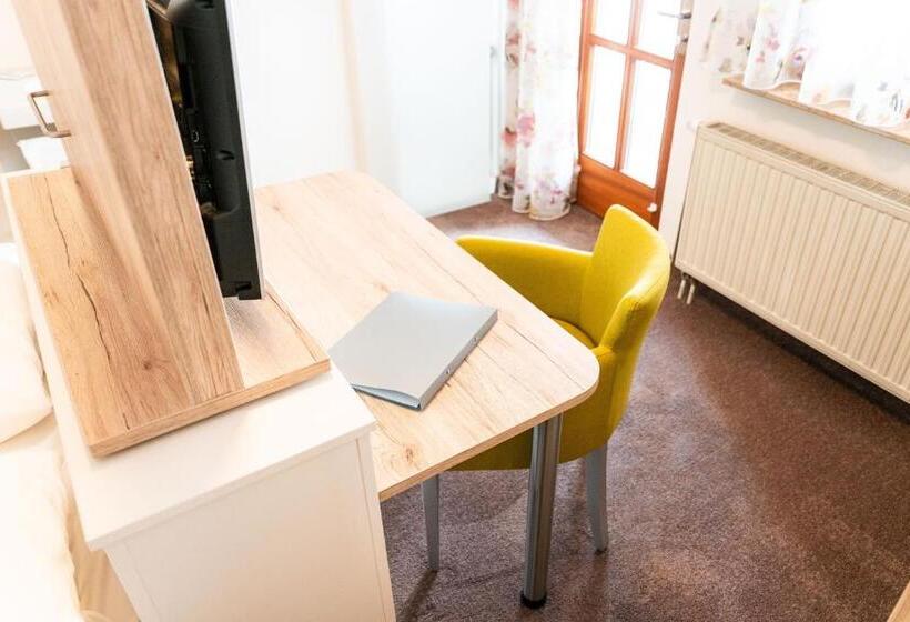 Hotel Gasthaus & Weingut Zum Stern