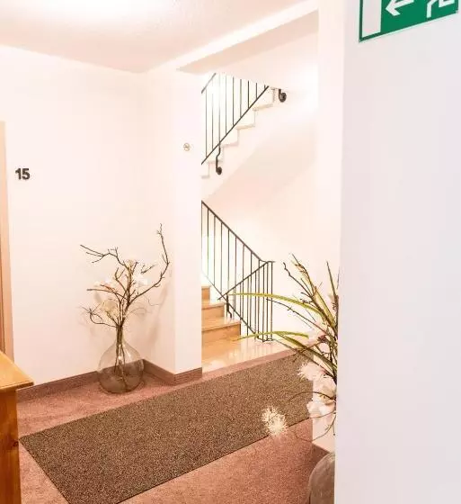 Hotelli Gasthaus & Weingut Zum Stern