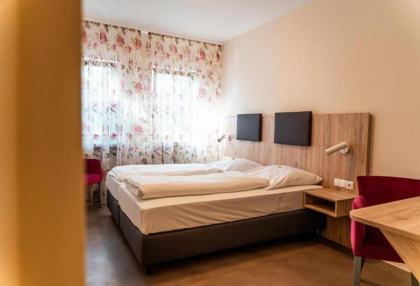 Hotel Gasthaus & Weingut Zum Stern