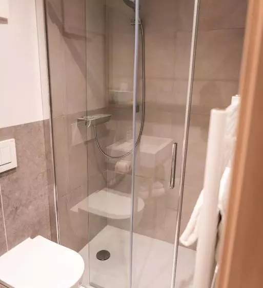 Hotelli Gasthaus & Weingut Zum Stern