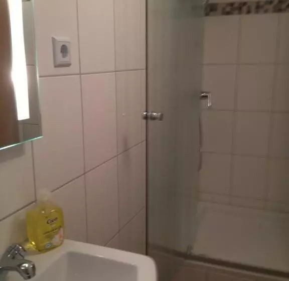 Hotelli Gasthaus Romer