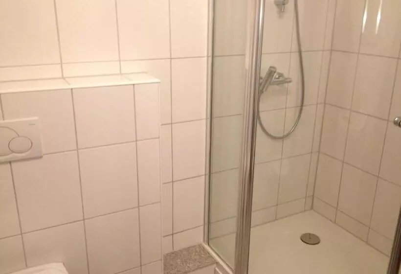 Hotelli Gasthaus Romer