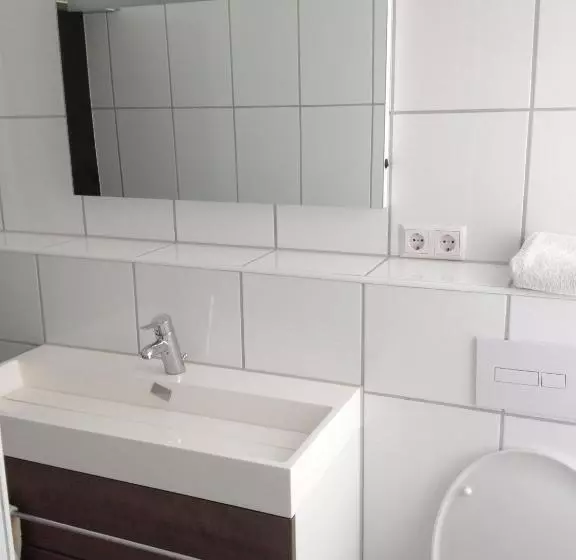 Hotelli Gasthaus Romer