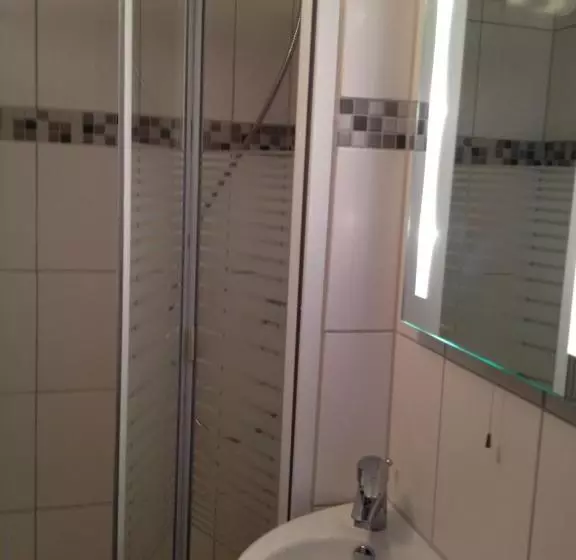 Hotelli Gasthaus Romer