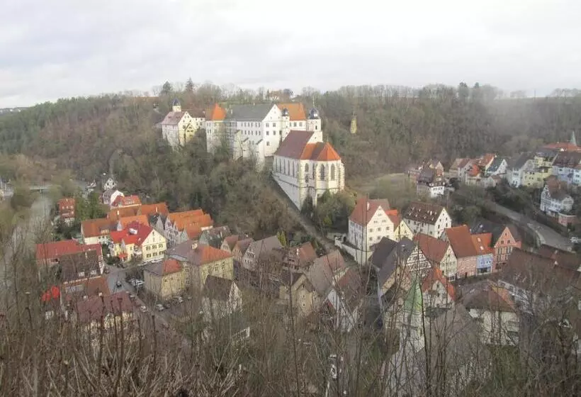 Hotelli Gasthaus Romer