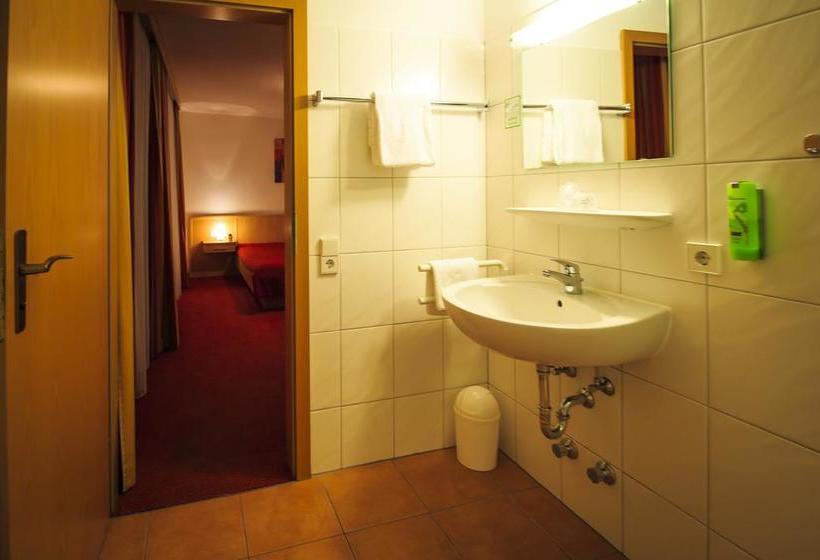 בית מלון כפרי Restaurant Schwarzer Adler