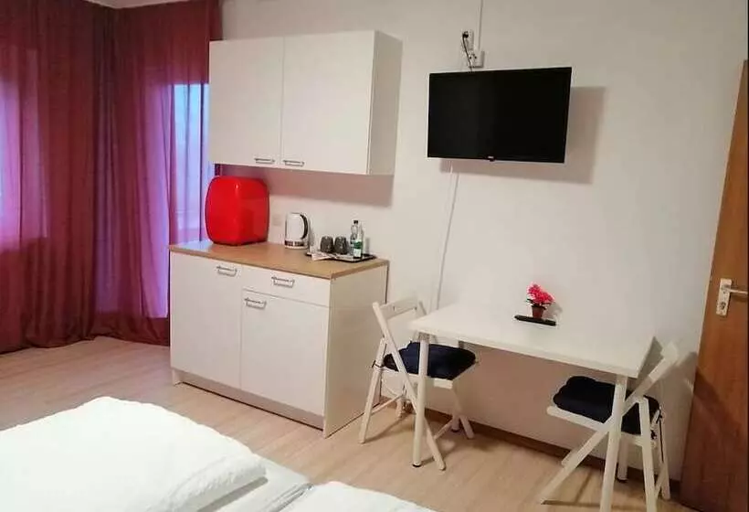 Hotelli Pension Blaues Haus