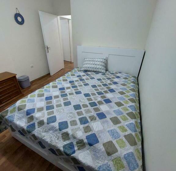 הוסטל B.a.a Sabiha Gökçen