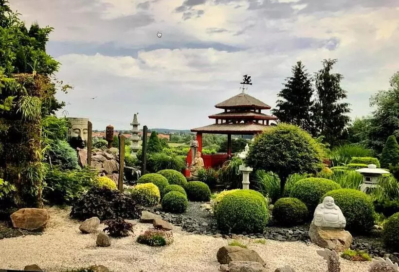 ベッドアンドブレックファースト Au Jardin Du Levant