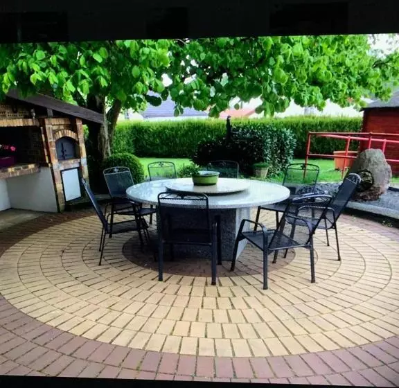 ベッドアンドブレックファースト Au Jardin Du Levant