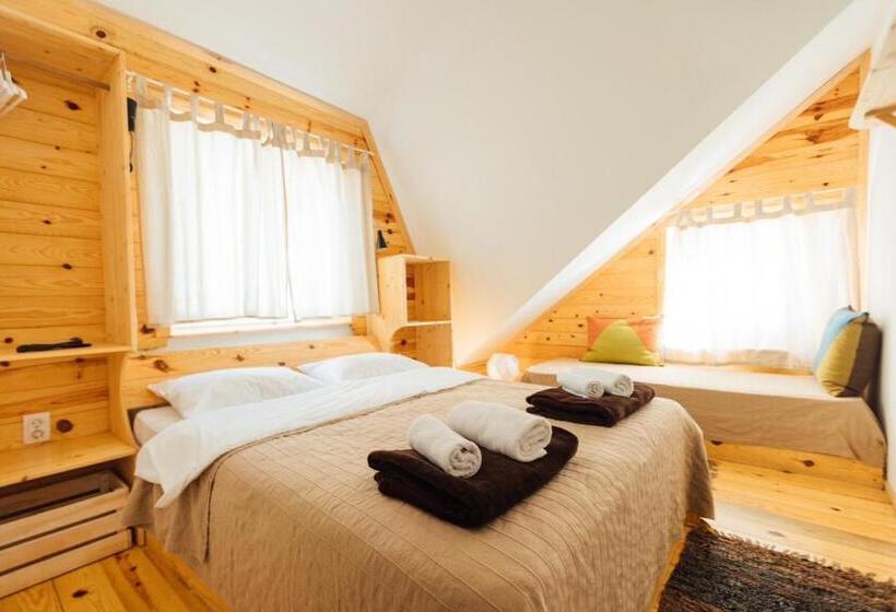 تختخواب و صبحانه Backcountry