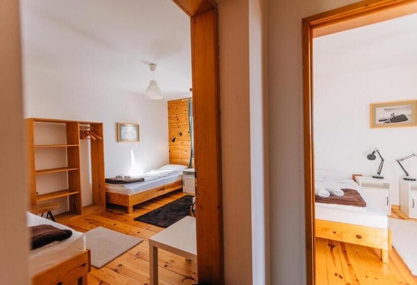 تختخواب و صبحانه Backcountry