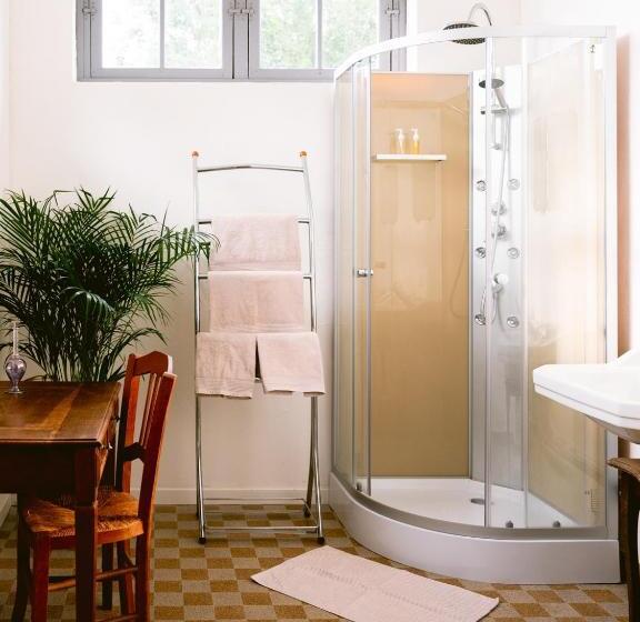 Bed and Breakfast Demeure De Kergoguen