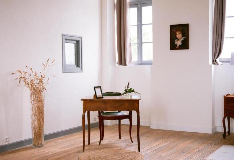 Bed and Breakfast Demeure De Kergoguen