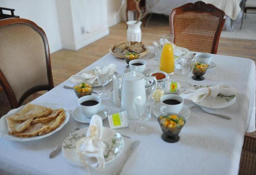 Bed and Breakfast Demeure De Kergoguen