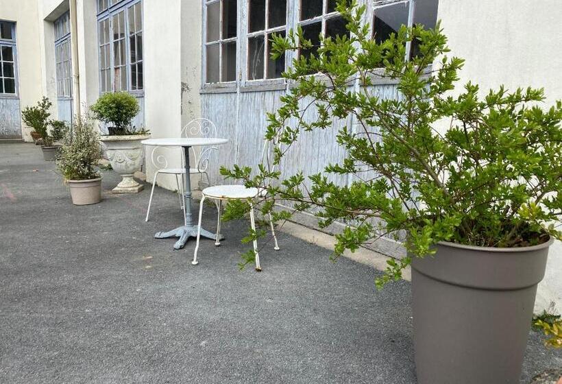 Bed and Breakfast Demeure De Kergoguen