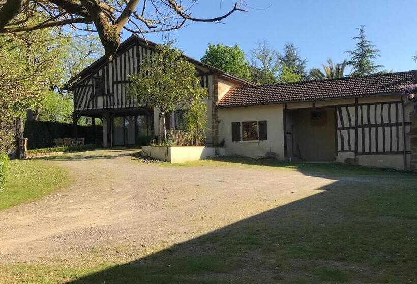 住宿加早餐  Maison Lacourrège