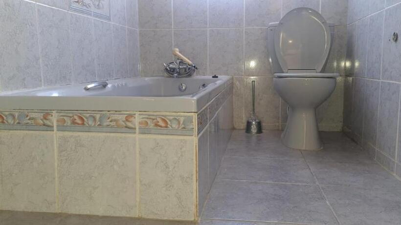 بنسيون Ojong S Court Kraaifontein