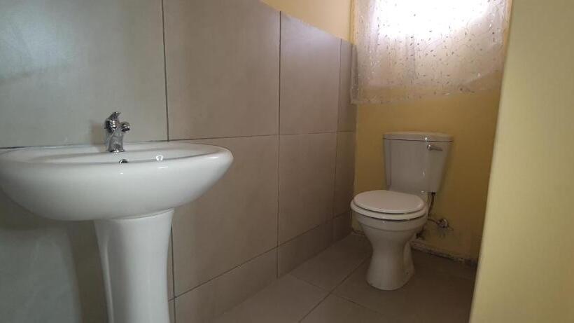 بنسيون Ojong S Court Kraaifontein