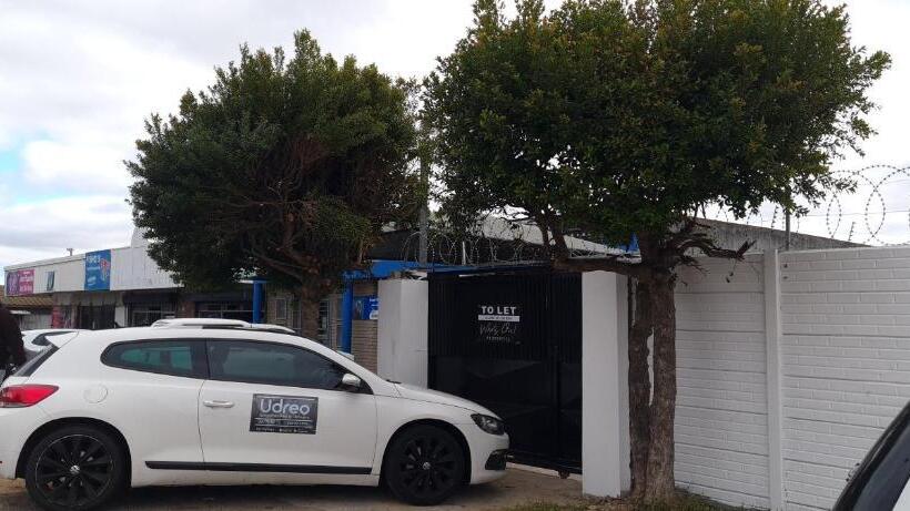 بنسيون Ojong S Court Kraaifontein