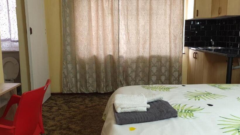 بنسيون Ojong S Court Kraaifontein