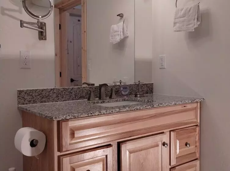 Motelli Beargrass Lodging & Rv Resort