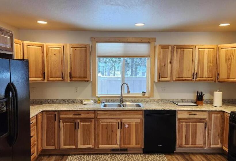 فندق على الطريق Beargrass Lodging & Rv Resort