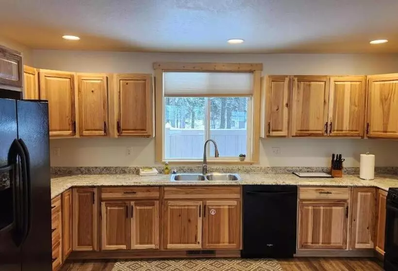 Motelli Beargrass Lodging & Rv Resort