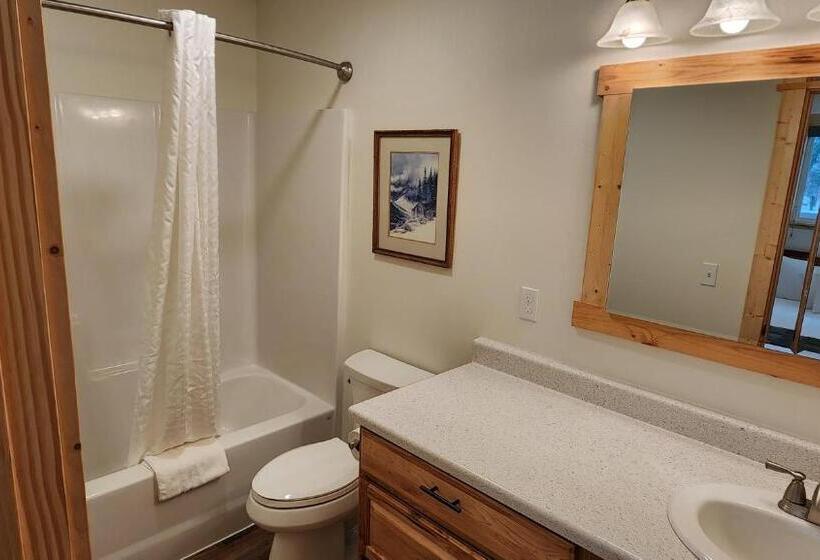 فندق على الطريق Beargrass Lodging & Rv Resort