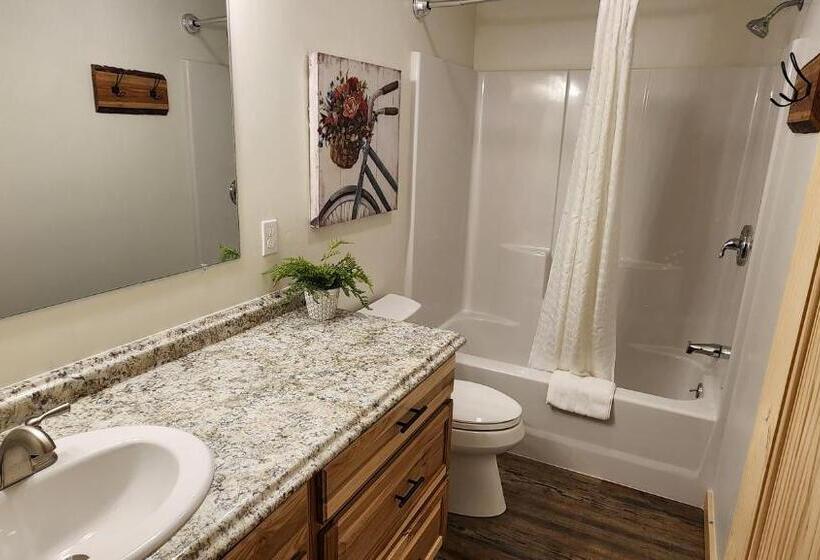 فندق على الطريق Beargrass Lodging & Rv Resort