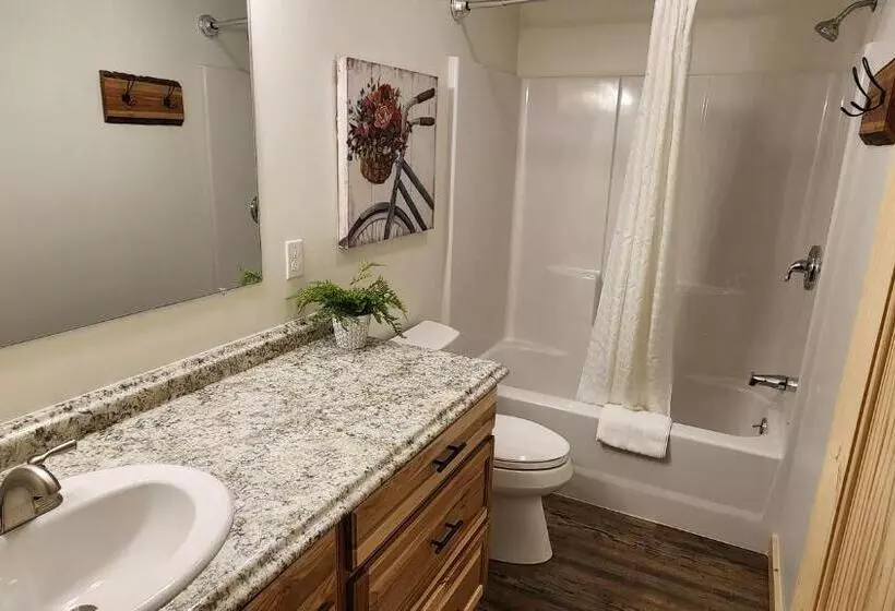 Motelli Beargrass Lodging & Rv Resort