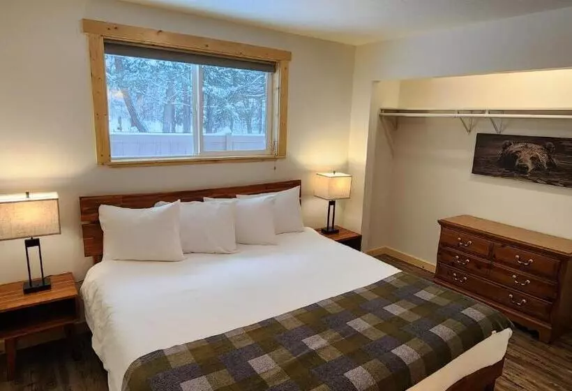 Motelli Beargrass Lodging & Rv Resort