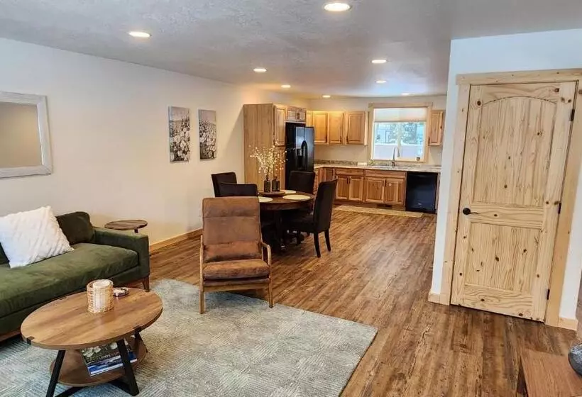 Motelli Beargrass Lodging & Rv Resort