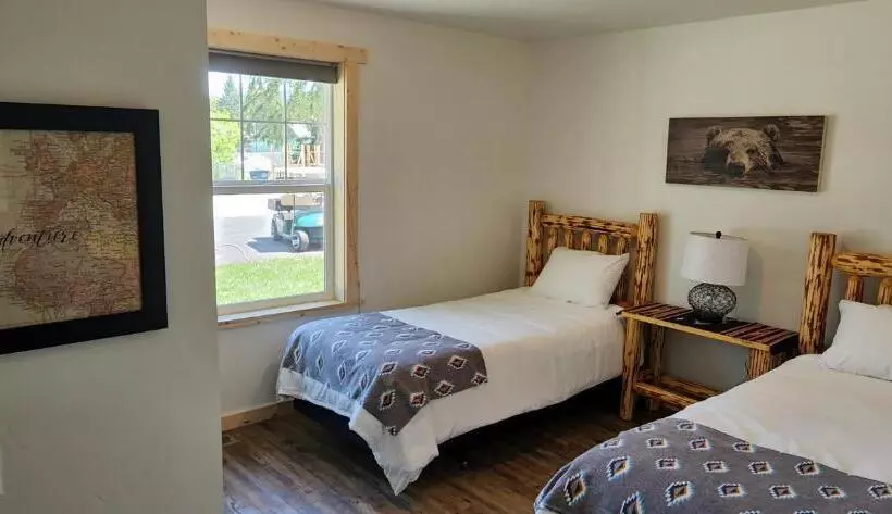 Motelli Beargrass Lodging & Rv Resort