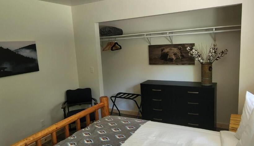 فندق على الطريق Beargrass Lodging & Rv Resort