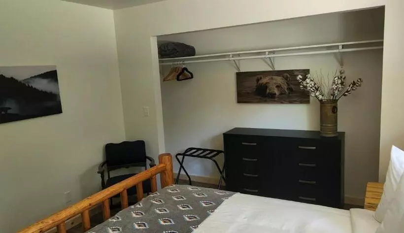 Motelli Beargrass Lodging & Rv Resort